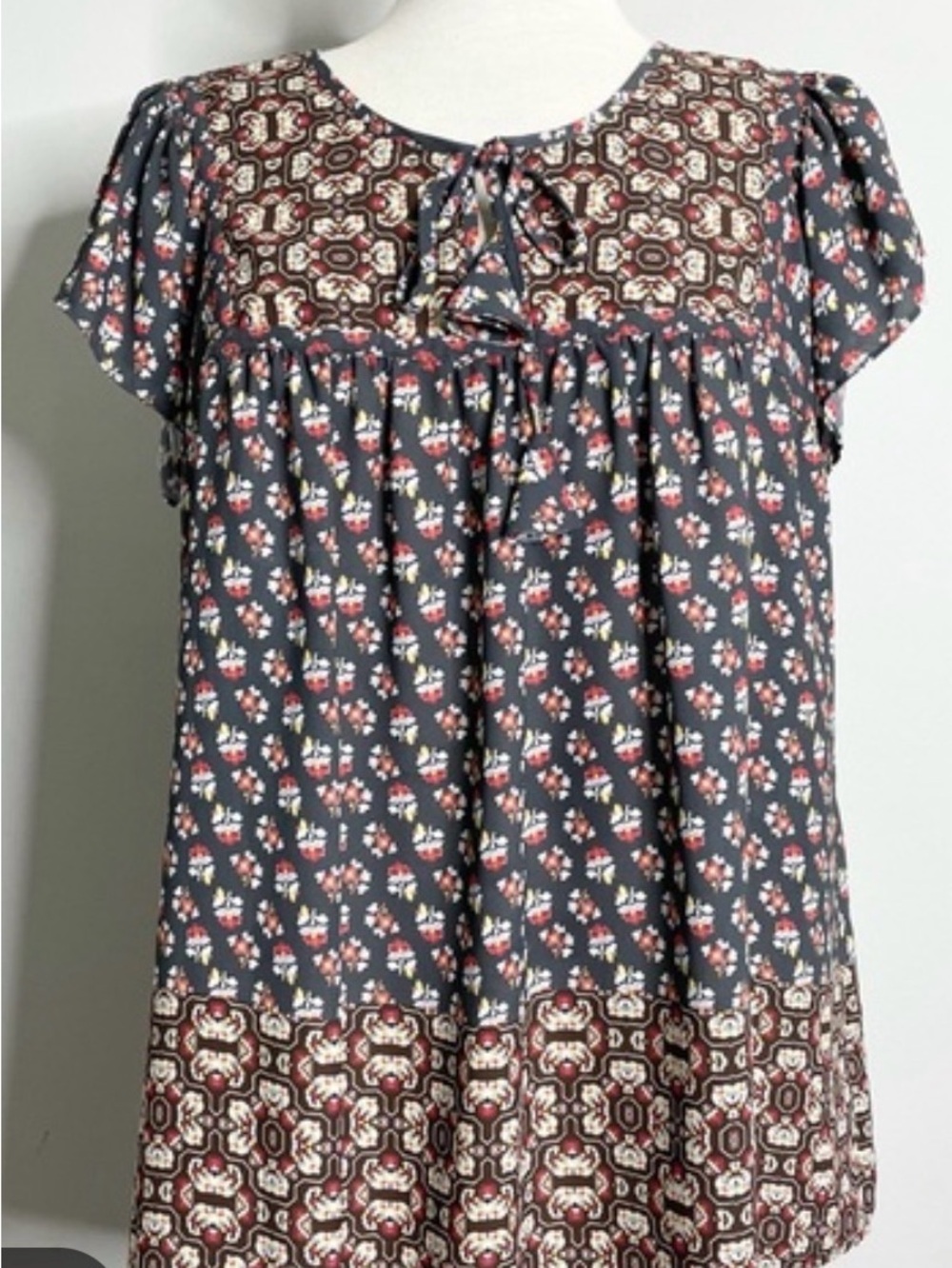NYDJ Gray Floral Short Sleeve Peasant Tunic with Contrast Yoke